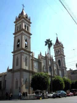 El Santuario del Perpetuo Socorro fundado por los padres Misioneros Redentoristas, empezó a funcionar como recinto religioso en el año 1923, en un local que días antes trabajaba como una cantina llamada la Atlántida, propiedad de un licenciado Vera y que se ubicaba sobre la avenida Juárez, esquina con calle Falcón, sitio donde finalmente se erigió esta iglesia. 
Actualmente, el Santuario está a cargo de la comunidad de los Misioneros Redentoristas conformada por tres padres, cuyo rector y superior es el sacerdote César Cerón Rosales; también un hermano religioso forma parte de este grupo.