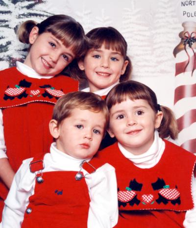 Regina Bárbara, Priscila y Javier de la Peña Schott, hijos de los señores Javier de la Peña y Alejandra Schott de De la Peña.