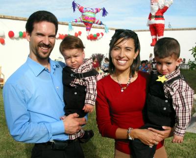 Benjamín y Nicolás Díaz Quezada festejaron tres años de edad, respectivamente; con un divertido festejo organizado por sus papás, Benjamín Díaz y Gabriela Quezada