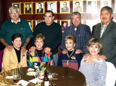 Manuel y Lupita Alvarado; Nacho y Marilú Meneses, Hugo y Bertha Ramírez; Alfonso y Lily Amador.