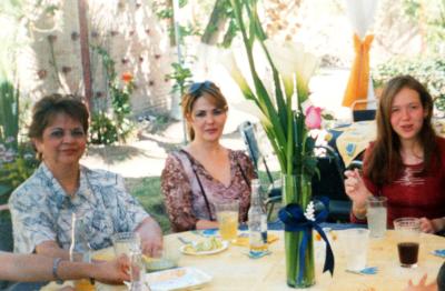 Margarita Obregón de Galindo, Gloria Margarita Galindo Obregón y Marian Aguilera Galindo, tres generaciones de estimable familia lagunera.