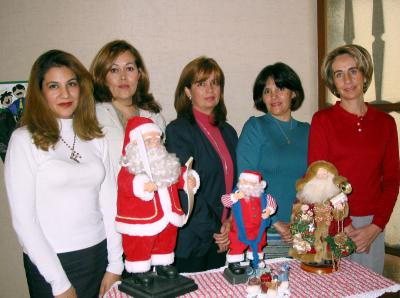 Carmen Metlich, Nety Castañeda, Silvia Alcázar Laura Chávez y Adriana Ríos