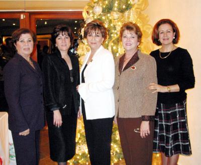  15 de diciembre  
Neda de Giacomán, Jazmín de Gutiérrez, Soraya de Serhan, Susana de González y Cecilia de Iriarte, reunidas recientemente.