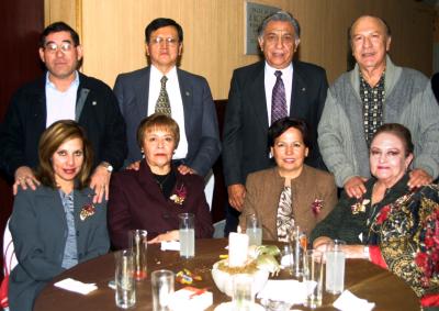 Fueron captados en pasado festejo social Pedro y Laura; Hugo y Tere Blanco, Antonio y Eloísa Monárrez y Carola Villalpando