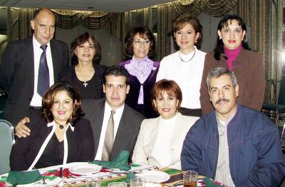 María Guadalupe Téllez, Sergio Torres, Liliana de la Fuente, Consuelo Pons, Yolanda Jaramillo, Ricardo González, Elba Palacios, Luis del Campo y Rita Azpilcueta, en un convivio navideño.