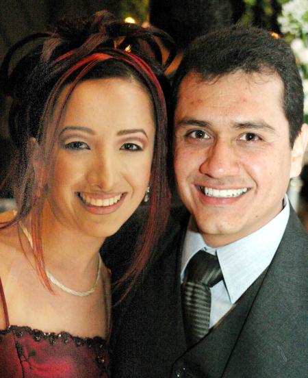 Lupita de la Garza y Erasmo Vera en pasado festejo social.