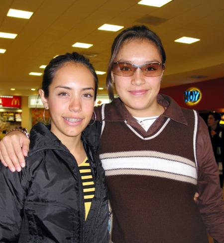 Marcela Torres y Laura Espinoza.