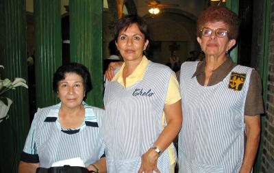  28 de diciembre  
Esther Montellano, Consuelo de Gilio y Yolanda.