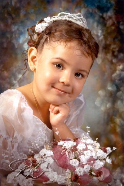 Niña Rosaura Pichardo Mireles en una fotografía de estudio con motivo de sus tres años de vida es hija de los señores, Ambrosio Pichardo Ávila y Rosaura Mireles Núñez.