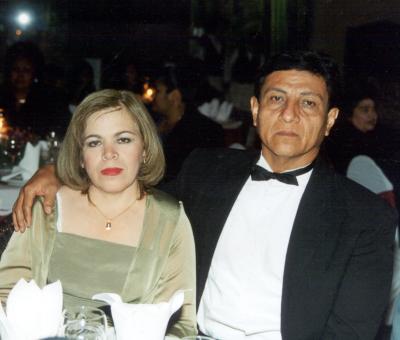 01 de enero
Glafira Arias de Martínez y Raúl Martínez Govea festejaron el 25 aniversario de su matrimonio.