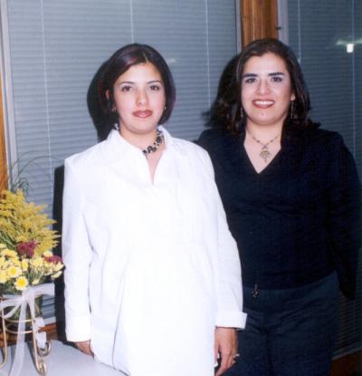 Margarita Castillo Aguilar con Ana Luz Castillo en su fiesta de canastilla.