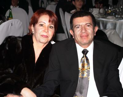 Lupita y Roberto Valdepeñas.