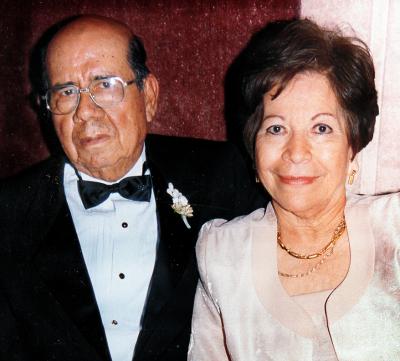 Jesús Salas Hernández y María de Jesús Cruz de Salas celebraron sus bodas de oro en el 2003.