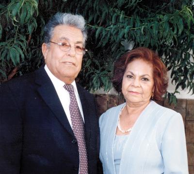 Manuel Muñoz Núñez y María de la Luz Bernal de Muñoz celebraron sus bodas de oro en el 2003.