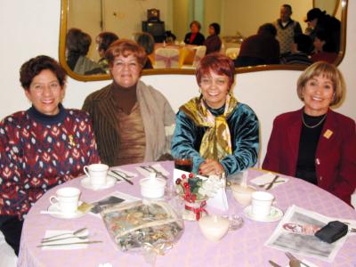 Conchita de Muñoz, Carmen Zarzosa de García, Adriana de Valadez y Lily de Amador en pasado acontecimiento social.