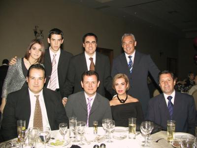 Eduardo Borrego, Ricardo Borrego, Carlos González, Connie Borrego, Guillermo Garza, Nuria Murra, Fernando Garza y Othón Borrego.