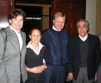 Charles, Pamela y Emily Kaufman y Ricardo Froto.