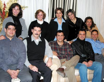 Alejandra Sosa de Hernández acompañada de sus amigos César Martínez y Laura de Martúnez, Arturo Novelo y Anabel de Novelo, Jorge Hernández, Hugo Núñez y Ale de Núñez, Vicente y Laila de Borocio.