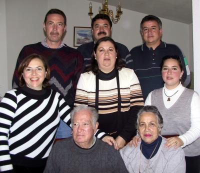  21 de enero  


Sr. Raúl Guerrero y Carmen Guerrero celebraron su 49 aniversario de matrimonio con un festejo en el que estuvieron acompañadas por sus hijos y nietos.