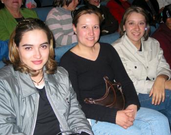 Nancy de Mier, Gaby de Zablah y Mayela de Quirarte.