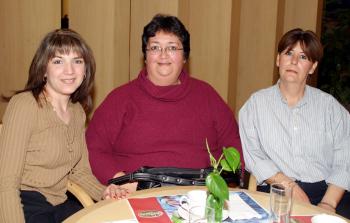 Leticia Saracho, Rosa Cuesta y Rosa de la O. en una tarde de café.