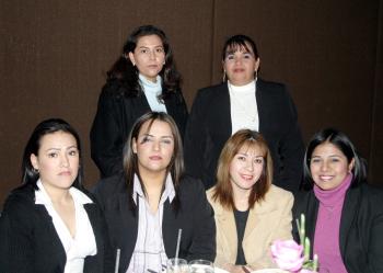 Bárbara Alonso, Josefina García, Estrellita Estrada, Selene Ortega, Mónica Cervantes y Sonia Espejel en un grato convivio.