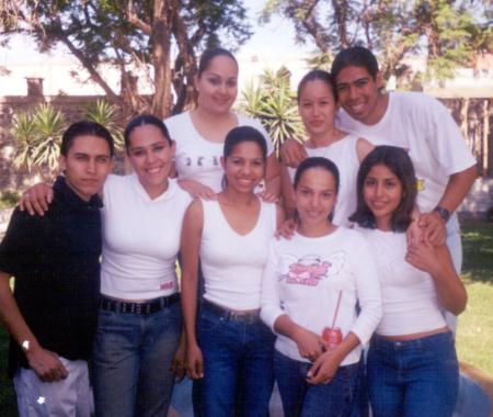 Brenda, Janeth, Rafa, Pablo, Nora, Cinthia, Pily y Ana captados en pasada reunión social.