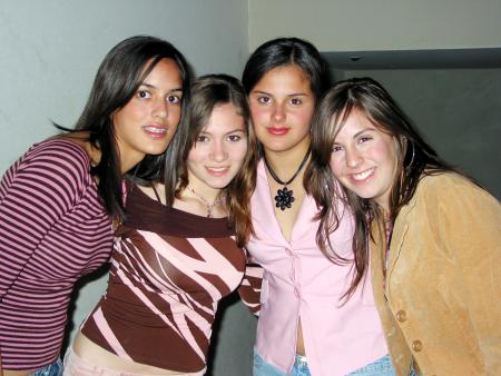 Andrea Chaquib, Marcela Guajardo, Krizia de la Vega y Saraines Perales.