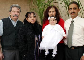 Francisco Esparza, María de Jesús Sánchez, Mario Jesús Esparza, Olivia Hernández y la pequeña Evelyn Esparza Hernández.