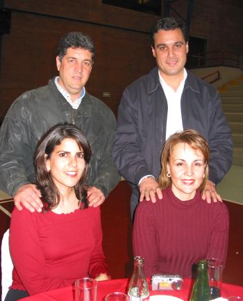 Enríque Núñez, Gaby S. de Núñez, Marcela A. de Sotomayor y Andrés S. Reyes.