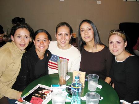 Mayra de González, Cecy de Reyes, Brenda de Harim Titina de Flores y Carmen Sánchez