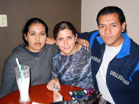 Elizabeth Cardona Ríos, Miriam Rodríguez Garay y Alfredo Ochoa.