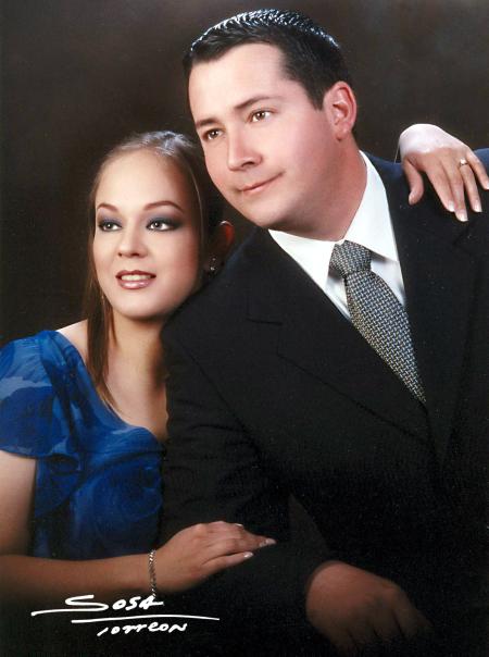 Lic. Eduardo Hernández Medina y  Lic. Blanca Flor Rodríguez López efectuaron su presentación religiosa y contrajeron civil el siete de febrero de 2004.