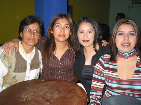 Paola Carbajal, Angie Reyes y Patty Barraza.