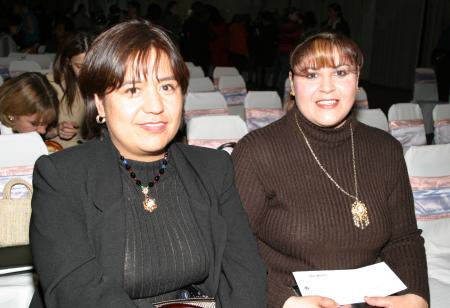 Leticia Arcinie y Ana Isabel Pérez.