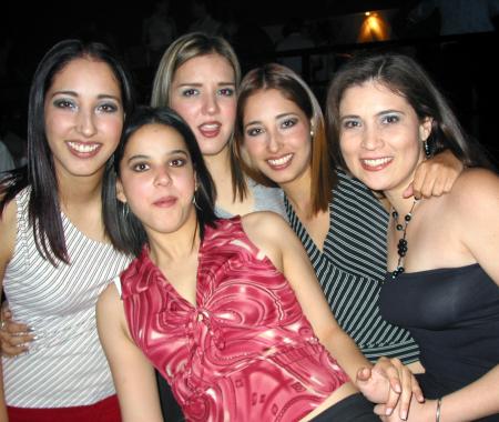 María Villarreal, Mónica de la Torre, Karla Villarreal, Vanesa Loera, Blanca de la Torre.