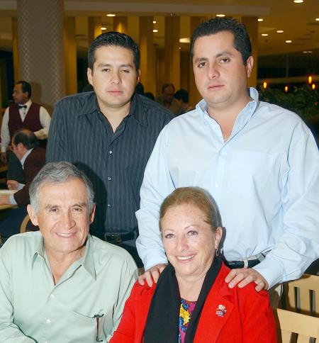 José Refugio Sandoval Islas, Alicia Rodríguez de Sandoval, José Refugio y Julio César Sandoval Rodríguez.