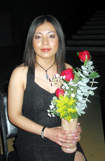 Arutnev Alejandra González participó en el concurso La Estudiante Ideal 2004.