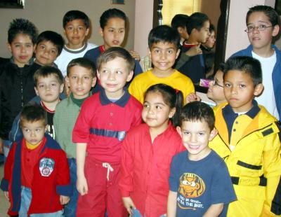 Almed Jessel Chao Babún en compañía de sus amiguitos en la fiesta que le organizaron por su décimo cumpleaños.