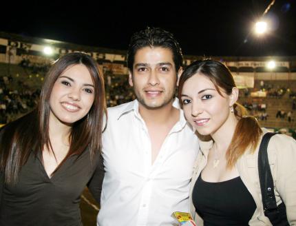 Gilda Berrueto, José Ortiz y Mirna Hoyos