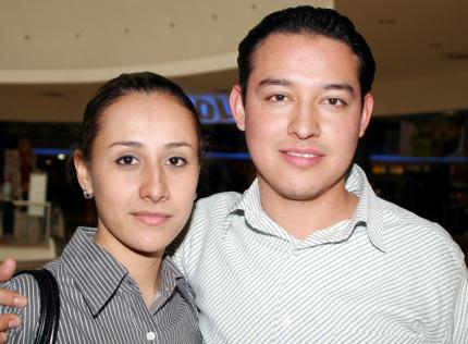 Antonio Benitez y Dhalia Morado.