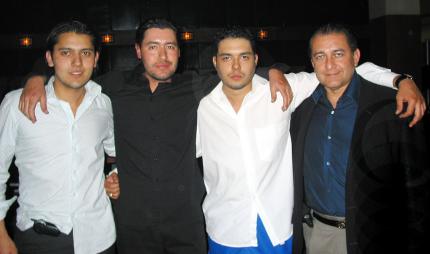 Jorge Zúñiga, Sergio Zúñiga, Federico Juárez y Fedrico Juárez disfrutaron de una noche entre amigos.