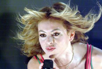 Paulina Rubio recibió a los “brothers” con su tema 'Te Quise Tanto', al mismo tiempo que aprovechó su tema 'Perros' para dar a conocer a otros dos inquilinos más: Joey, un Yorkshire; y Tubo, un chihuahua.