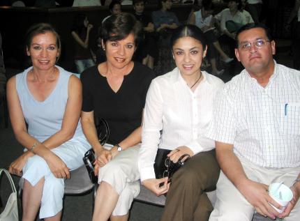 Azucena Ayup, Rosalinda Ayup, Bárbara e Ignacio Balcázar.