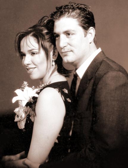 Ing. Berry van den Bogaard y Lic. Juana María Arredondo Corrales contrajeron matrimonio civil el 29 de febrero de 2004.