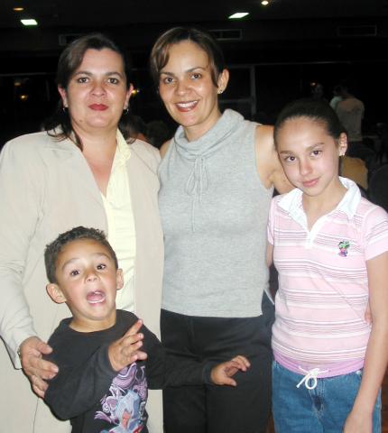 Olivia Ramírez, Beto Franco, Lorelia Franco y Ana Cecy Franco.