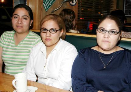 Elayne Vega, Luz Celia de la Fuente y Rosa María de la Fuente.