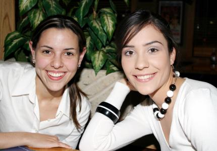 Mónica Martínez Tatay y Gabriela Barrón Olvera.