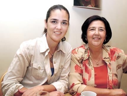 Señoras Ana Barba de Garza y Dalia Martínez de Barba