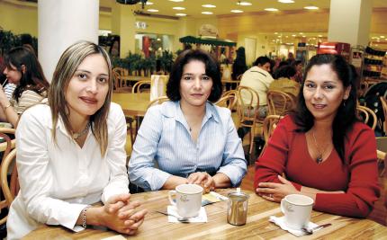 Mónica Marmolejo de Córdova, Claudia Marmolejo de Valdés y María Marmolejo.